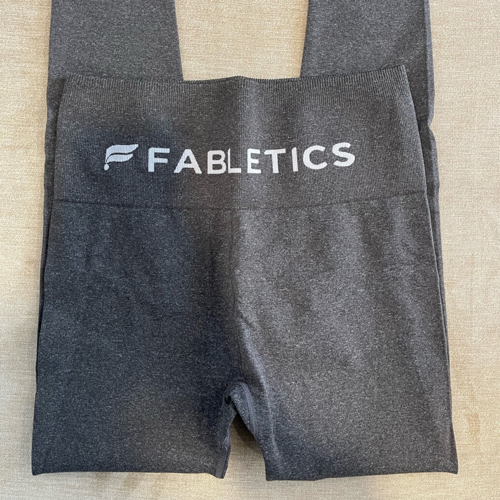 NWOT Fabletics Charcoal Leggings